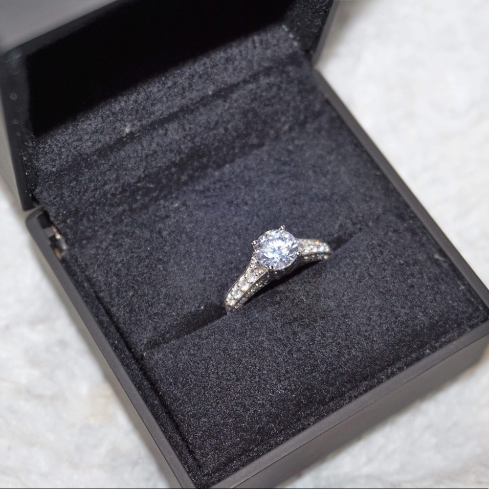Ring - Picture 2 of 5